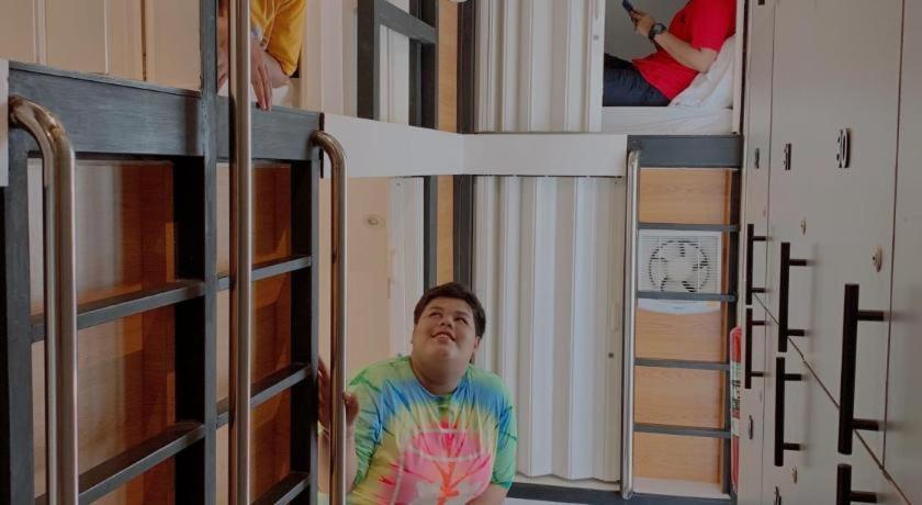 Sleepbox Hostel Suratthani Surat Thani Luaran gambar